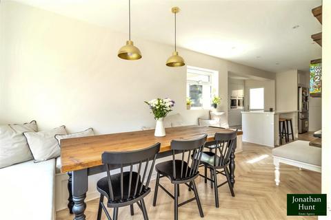 82 Fairfield, Buntingford, SG9 9NU
