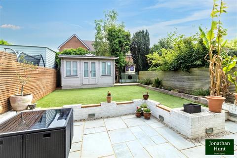 82 Fairfield, Buntingford, SG9 9NU