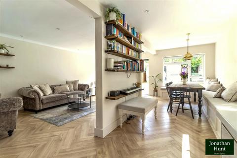82 Fairfield, Buntingford, SG9 9NU