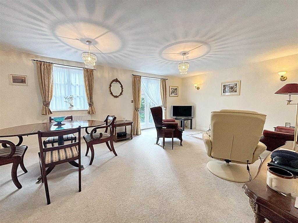 Sitting/Dining Room