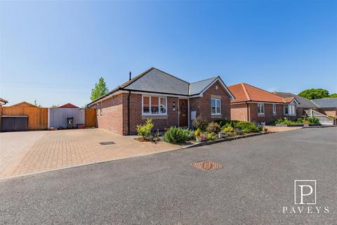 3 bedroom detached bungalow for sale, Whitegates Court, Little Clacton