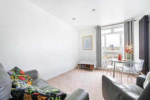 2 bedroom flat for sale, James Hammett House, Ravenscroft Street, London