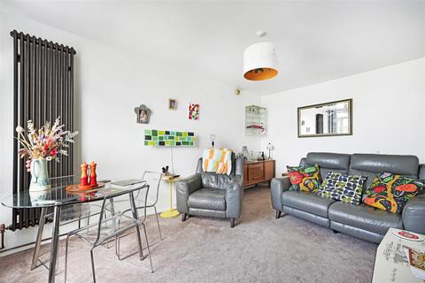 2 bedroom flat for sale, James Hammett House, Ravenscroft Street, London