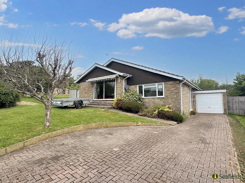 Solent View Road, Seaview, PO34 5HJ 3 bed detached bungalow - £1,500 ...
