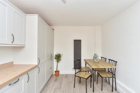 3 bedroom terraced house for sale, Goldfinch Close, Faversham, Kent
