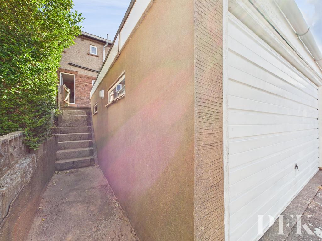 Access to garage / driveway