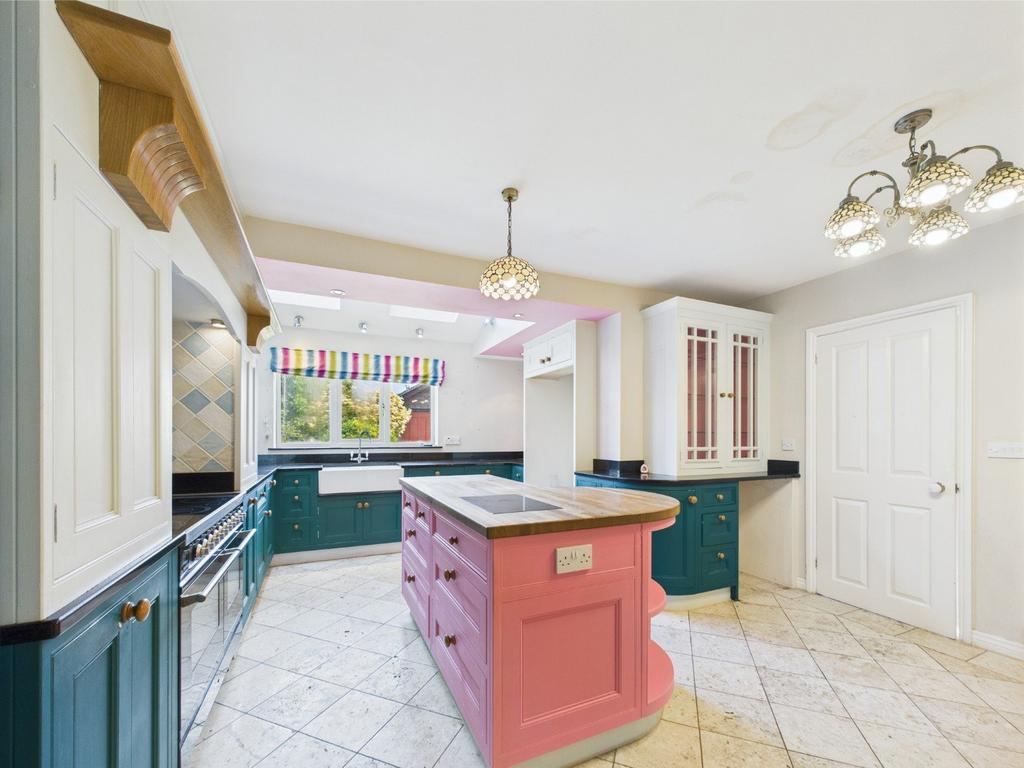Kitchen/Breakfast Area