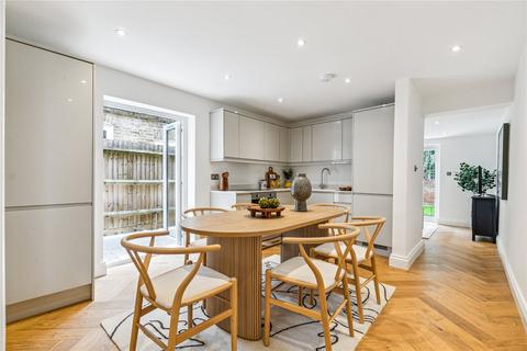 2 bedroom maisonette for sale, Boundaries Road, SW12
