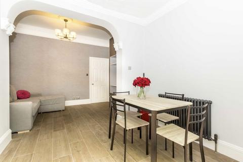 1 bedroom flat to rent, Addison Gardens, London W14