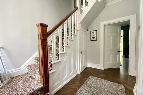 4 bedroom semi-detached house for sale, Parc Howard Avenue, Llanelli