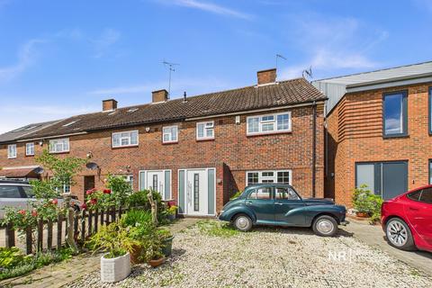 42 Mansfield Road, Chessington, KT9 2PN