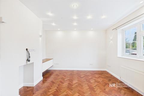 42 Mansfield Road, Chessington, KT9 2PN