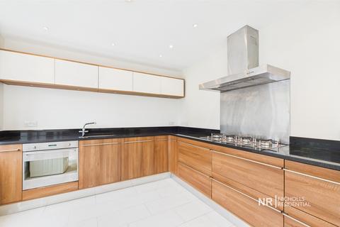 42 Mansfield Road, Chessington, KT9 2PN
