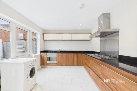 42 Mansfield Road, Chessington, KT9 2PN