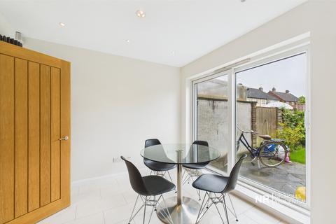 42 Mansfield Road, Chessington, KT9 2PN