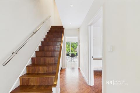 42 Mansfield Road, Chessington, KT9 2PN