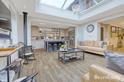 27 Millers Drive, Great Notley, Braintree, CM77 7FD