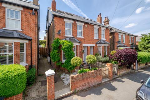 17 Agraria Road, Guildford, GU2 4LE