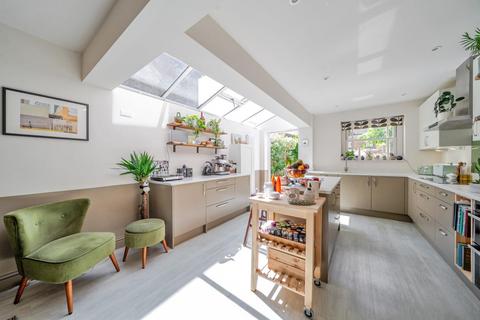 17 Agraria Road, Guildford, GU2 4LE