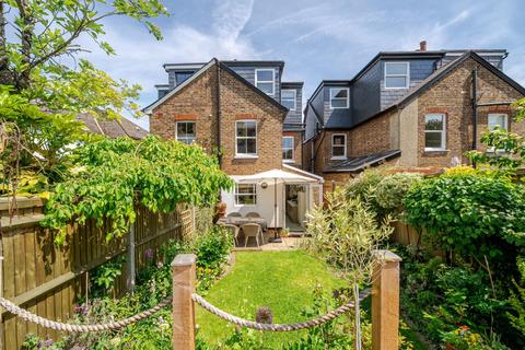 17 Agraria Road, Guildford, GU2 4LE