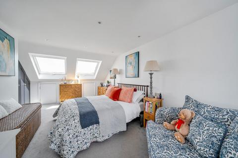 17 Agraria Road, Guildford, GU2 4LE