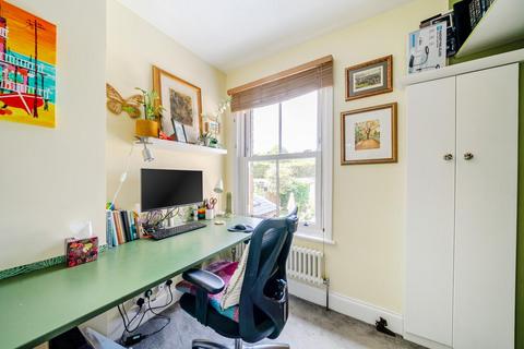 17 Agraria Road, Guildford, GU2 4LE