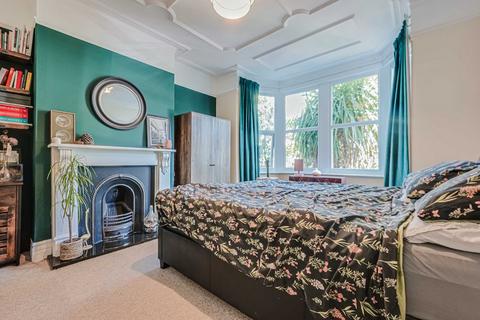 2 bedroom apartment for sale, Ramuz Drive, Westcliff-on-sea, SS0