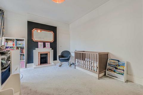 2 bedroom apartment for sale, Ramuz Drive, Westcliff-on-sea, SS0