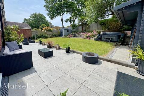 67 Dacombe Drive, Poole, BH16 5JJ