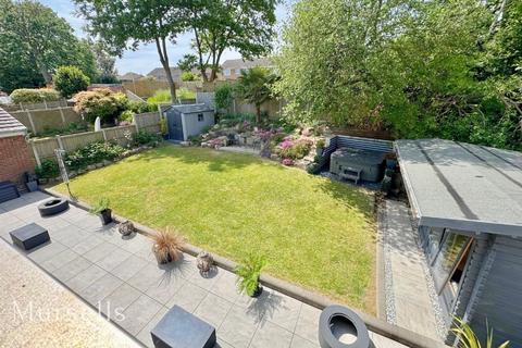 67 Dacombe Drive, Poole, BH16 5JJ