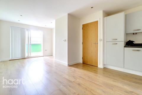 1 bedroom apartment for sale, Chapel Court, Romford, RM7 0FT