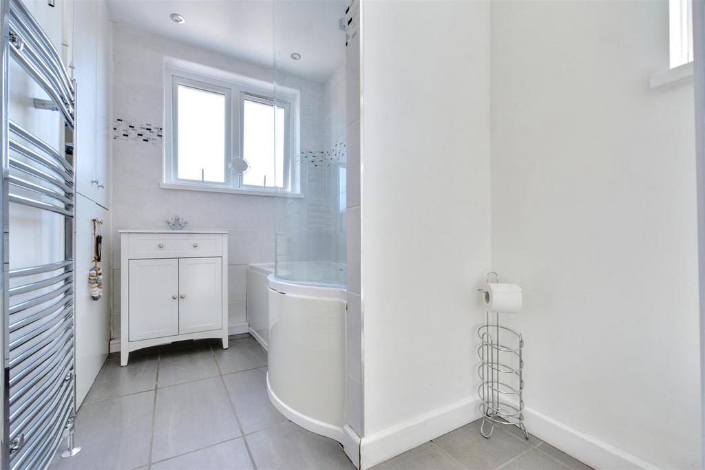 Bathroom 1.jpeg