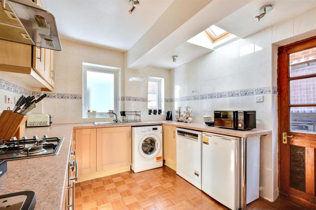 Kitchen 1.jpeg