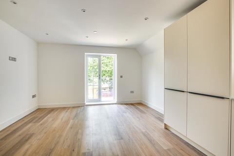 2 bedroom apartment for sale, Lymington Road, Highcliffe, Christchurch, BH23