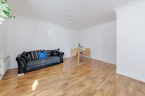 3 bedroom flat for sale, Blackwall Way, London, E14