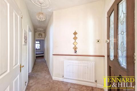 undefined, Highfield Gardens, Grays RM16