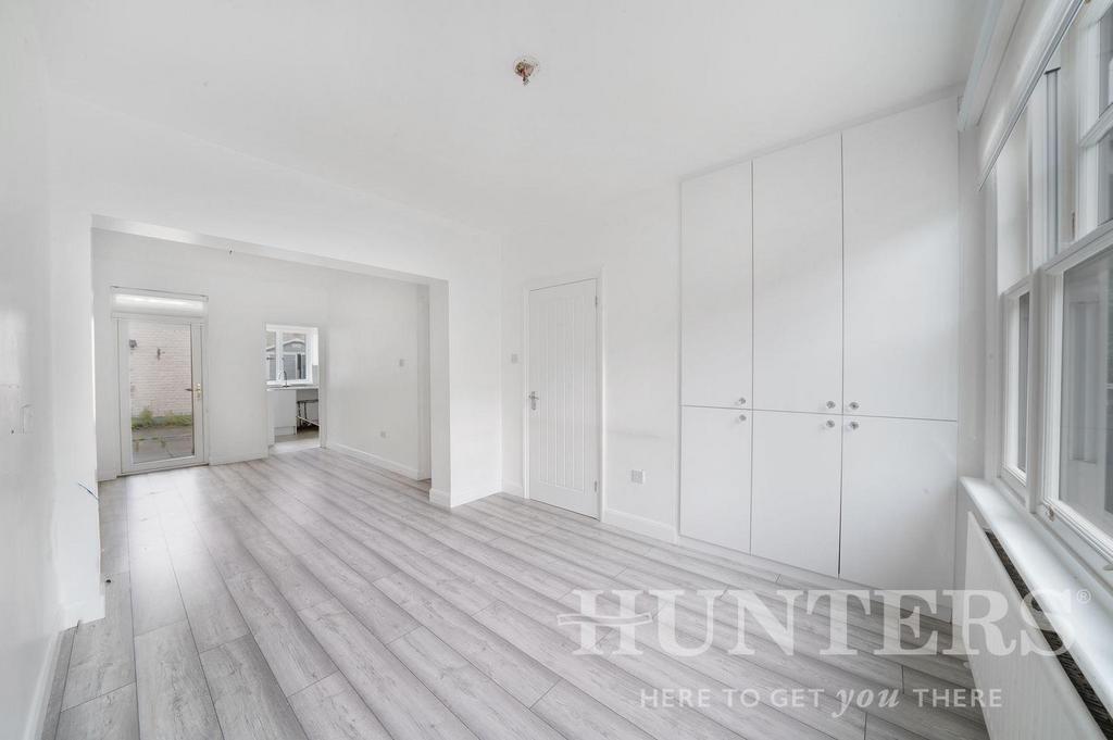 99 Peabody Cottages, Lordship Lane - 4 L3d TVj RBhy Sx