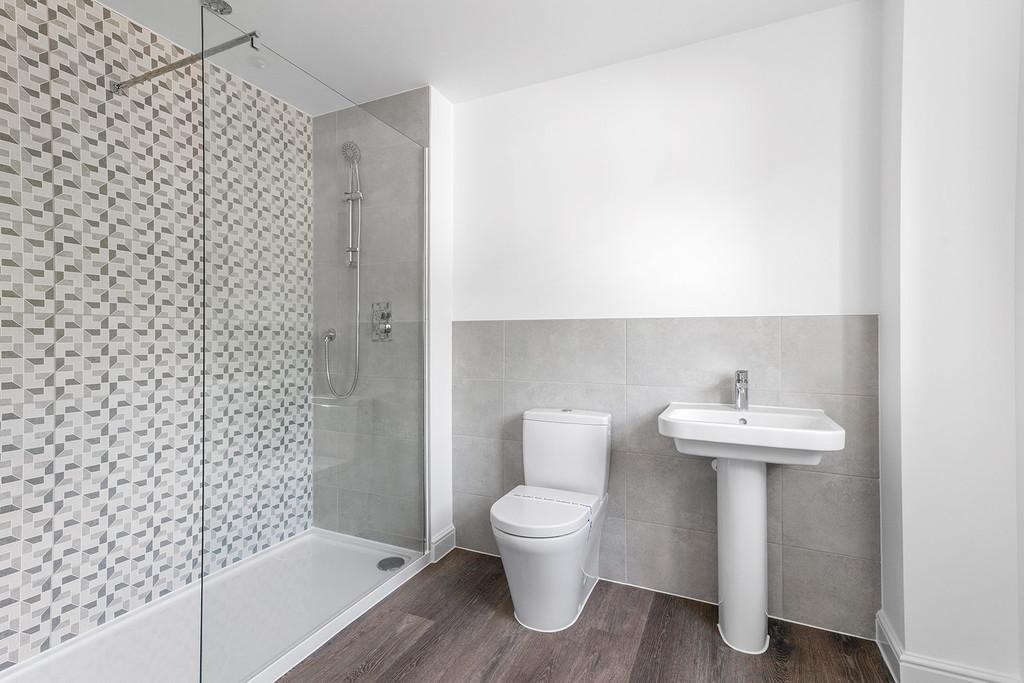 Ensuite to bedroom 1