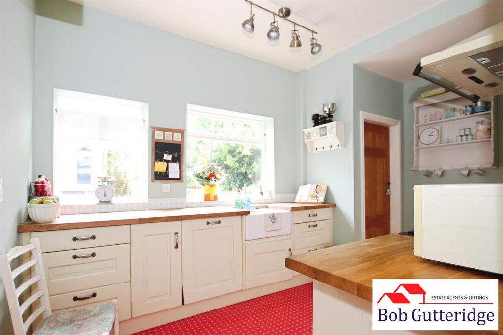 Fitted kitchen