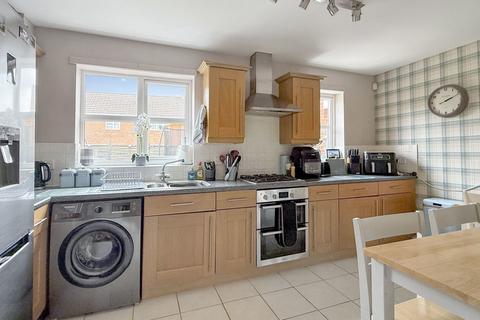 4 bedroom detached house for sale, Dartmoor Road, Westbury