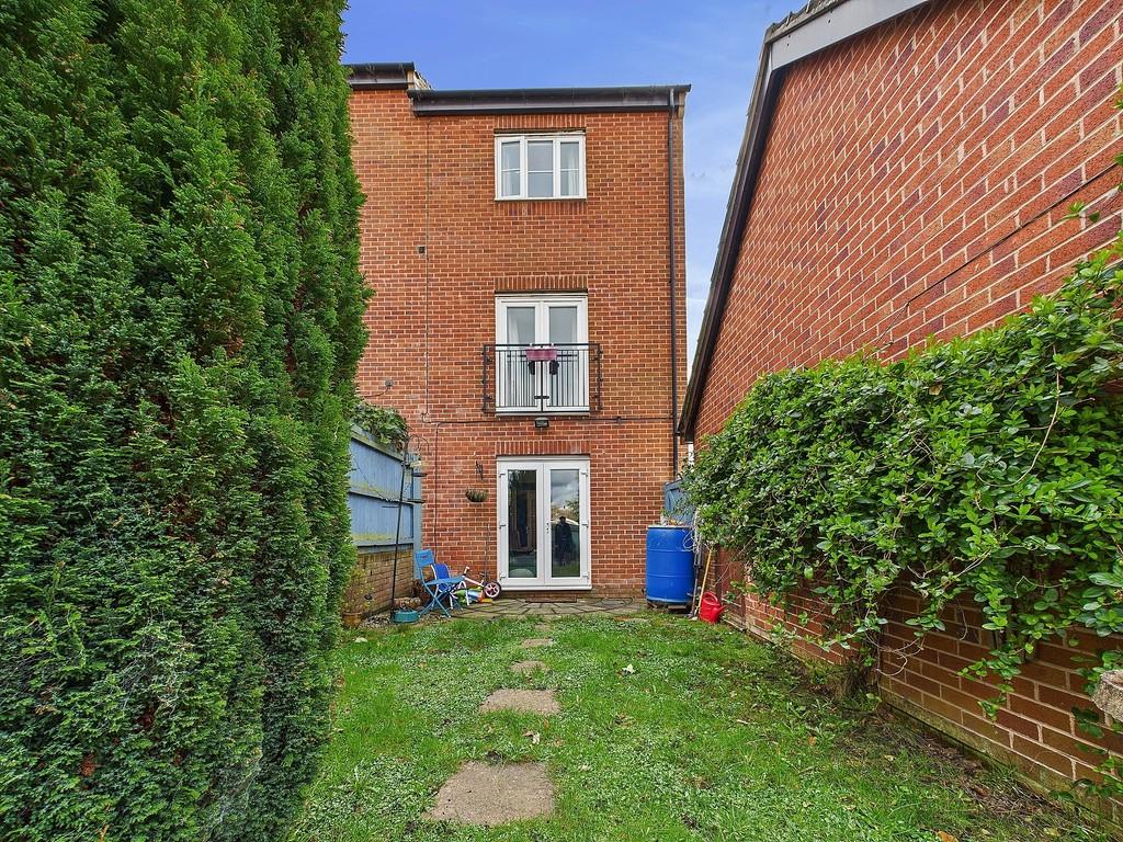 Cam04273 g0 pr0102 still030