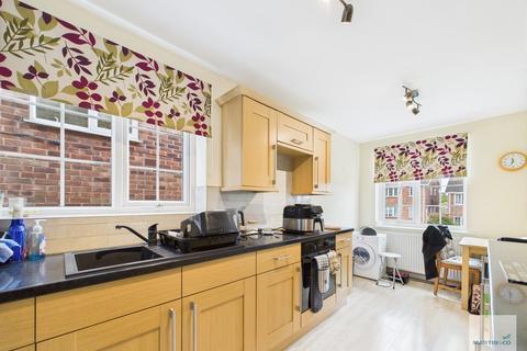 2 bedroom maisonette to rent, Carmel Gardens, Arnold
