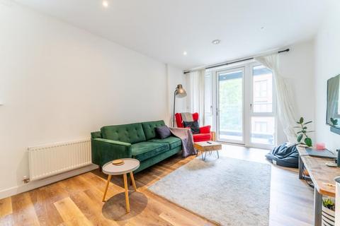 2 bedroom flat for sale, Colannade Gardens, W3