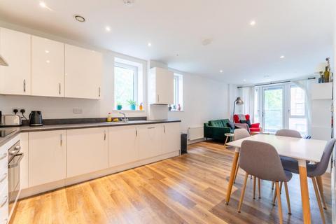 2 bedroom flat for sale, Colannade Gardens, W3