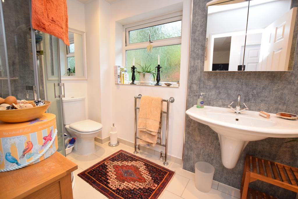 Bath &amp; shower room