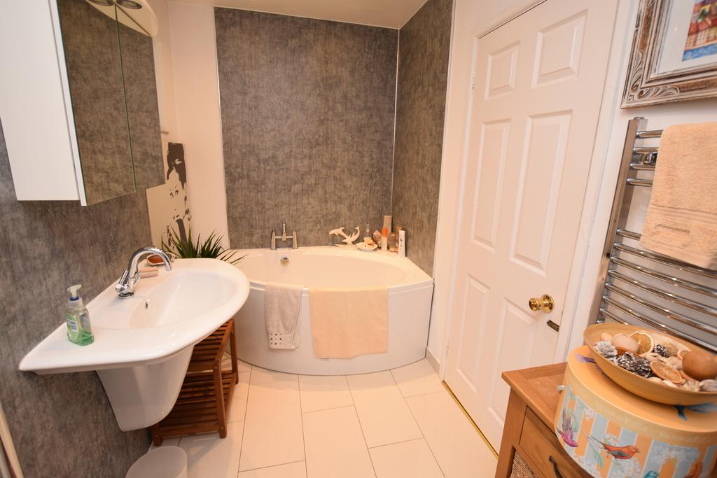 Bath &amp; shower room