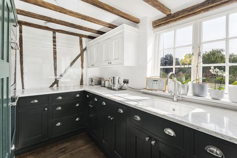 4 Walnut Tree Road, Pirton, Hitchin, SG5 3PX