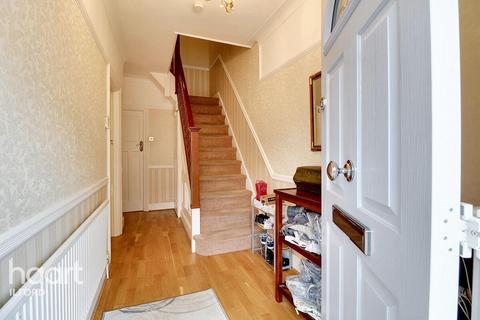 11 Lyndhurst Gardens, Ilford, IG2 7DH