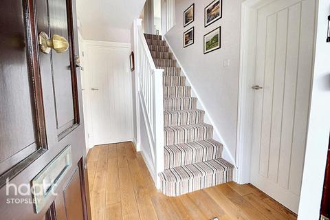 9 Ditton Green, Luton, LU2 8RU