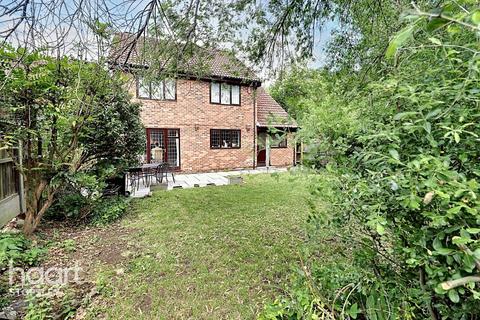 9 Ditton Green, Luton, LU2 8RU